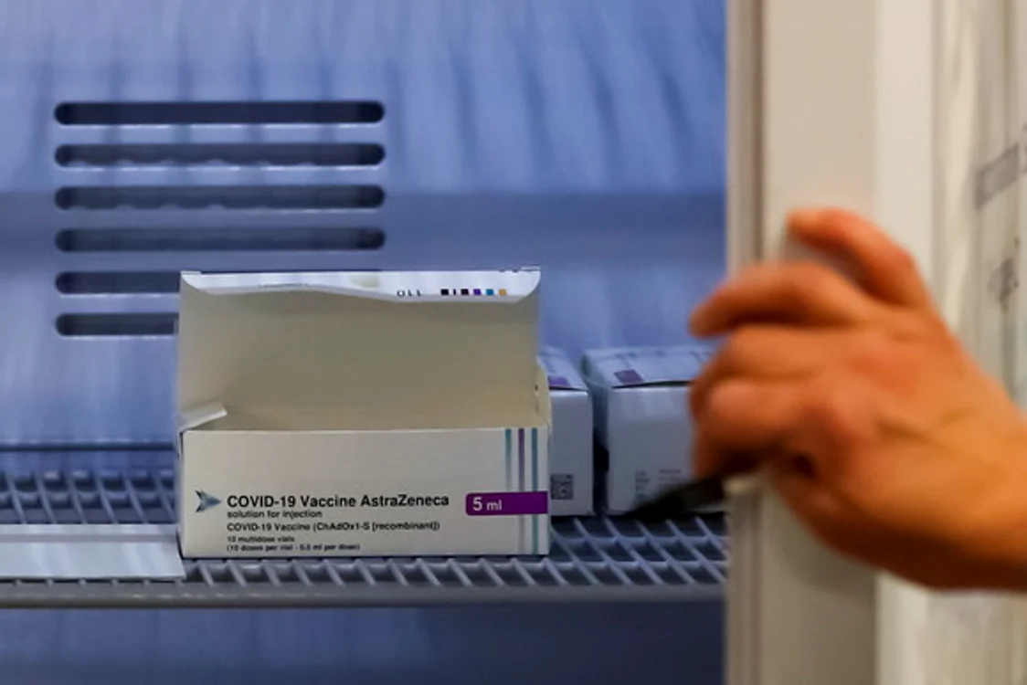 Alexandru Rafila a precizat că vaccinul AstraZeneca este eficient pentru grupa de vârstă 18-55 de ani