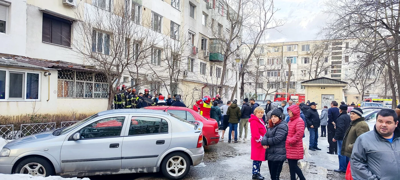 Locatarii blocului au fist evacuați FOTO: ISU Galați