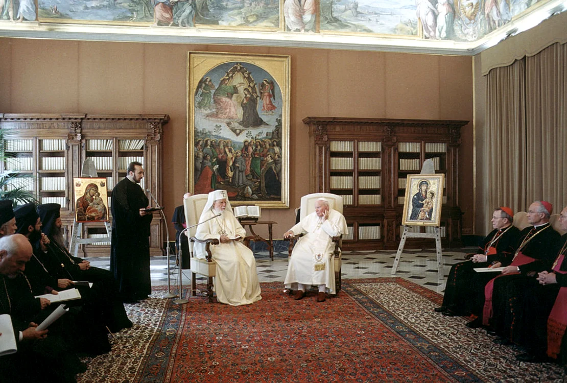 Papa Ioan Paul al II-lea și Patriarhul Teoctist, la București. FOTO: Arhivă Adevărul