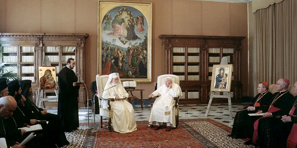 Papa Ioan Paul al II lea s a întâlnit, în iunie 1999, cu Patriarhul Teoctist, cu prilejul primei vizite făcute de un Suveran Pontif într o țară ortodoxă jpeg