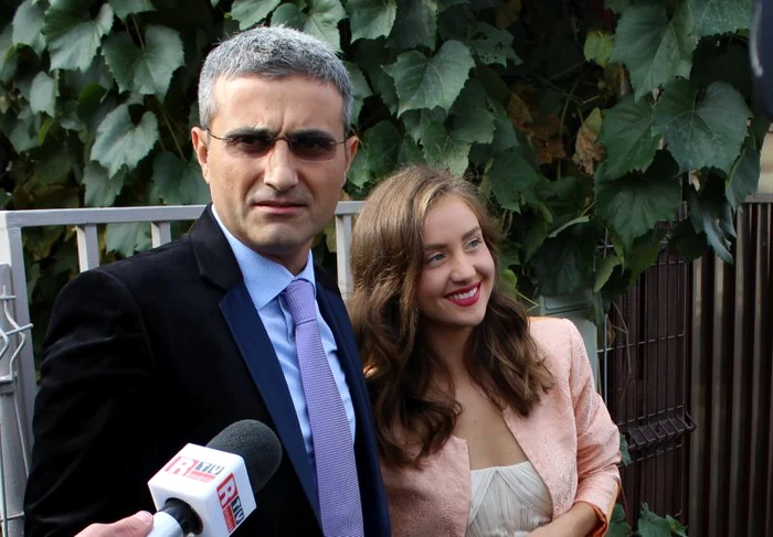 Robert şi Oana au fost numai un zâmbet şi s-a ţinut mereu de mânăFoto: Mihai Ionescu