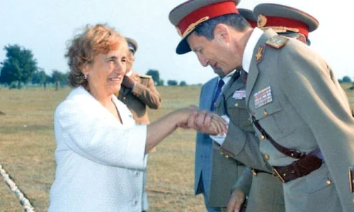 elena ceausescu cu generalul victor stanculescu jpeg
