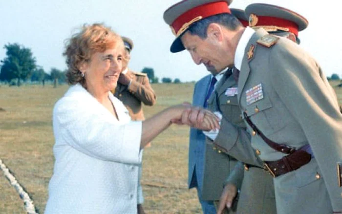 Elena Ceaușescu s-ar fi iubit și cu generalul Victor Atanasie Stănculescu
