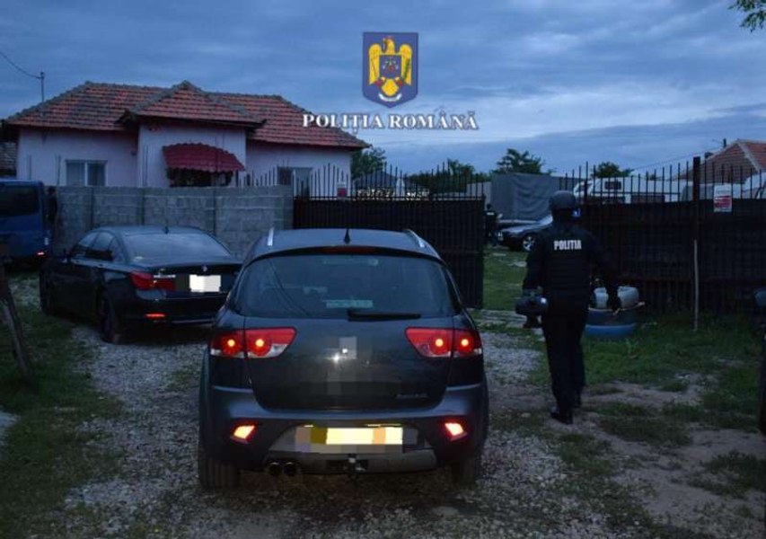 Percheziții în România și Marea Britanie pentru furtul unor bani ascunși. Hoții au luat 140.000 de euro