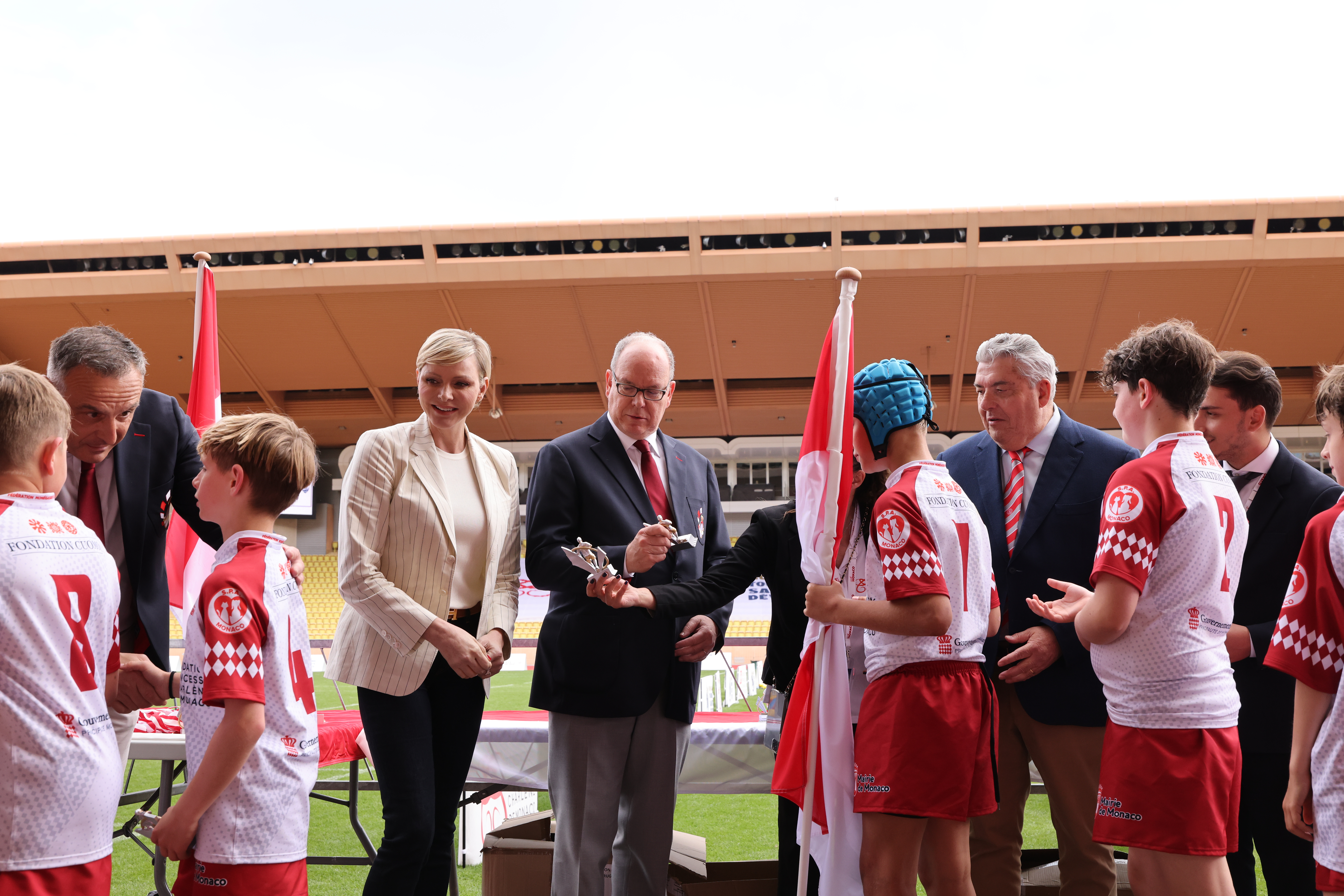 Prințul Albert de Monaco și Prințesa Charlene de Monaco la campionatul de rugby. FOTO: Getty Images