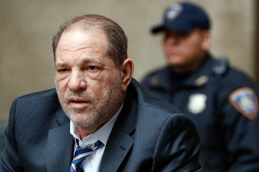 Fostul producător de film Harvey Weinstein suferă de cancer la măduva osoasă. El se află în închisoare pentru viol şi agresiune sexuală