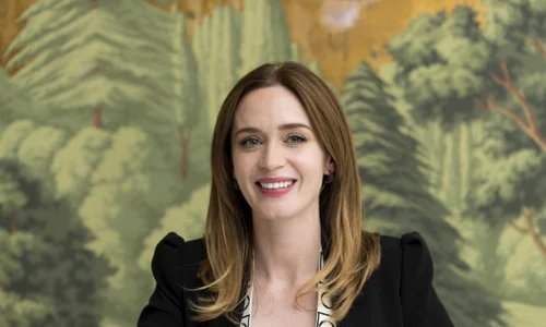 emily blunt hepta 2353475 jpg jpeg