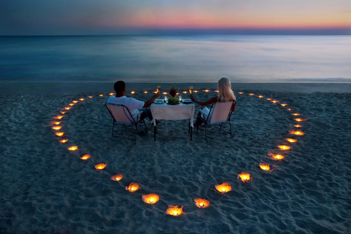 Cinele romantice pe plajă, un „must have“ al lunii de miere FOTO Shutterstock