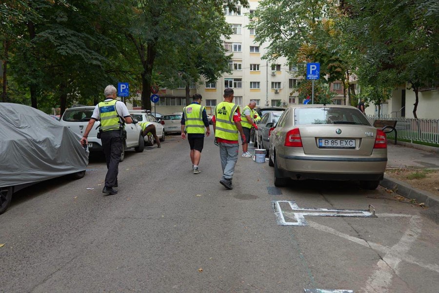 Mii de locuri albastre din Sectorul 2 devin parcări de reședință. Rareș Hopincă anunță cine le va primi