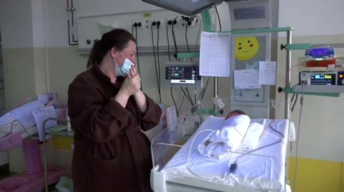 Svetlana şi unul dintre gemenii pe care i-a născut FOTO Ziarul de Vaslui