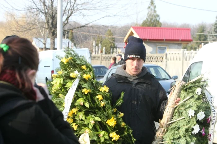 Înmormântarea Michaelei Niculescu, Mica de la Abracadabra. (Foto: Marian Iliescu / Adevărul)