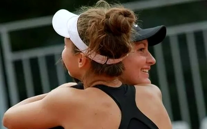 
    Ioana Ducu, 18 ani, şi Ioana Loredana Roşca, 17 ani, au cucerit trofeul de la Roland Garros  