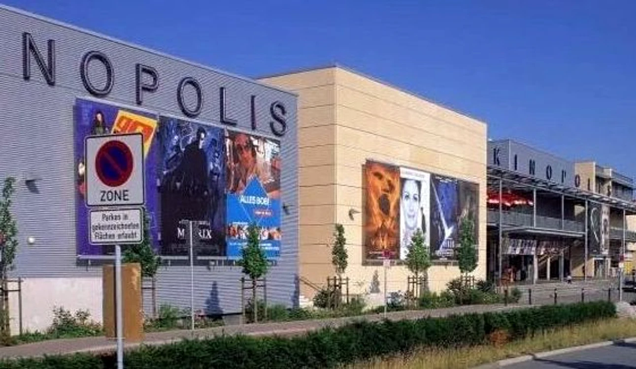 
    Cinematograful din Viernheim a fost atacat de un bărbat înarmatFoto: Twitter  