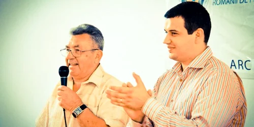 Neculai Popa (stânga)