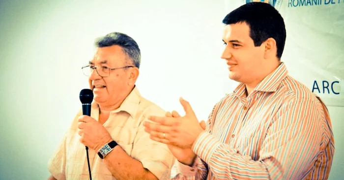 Neculai Popa (stânga)