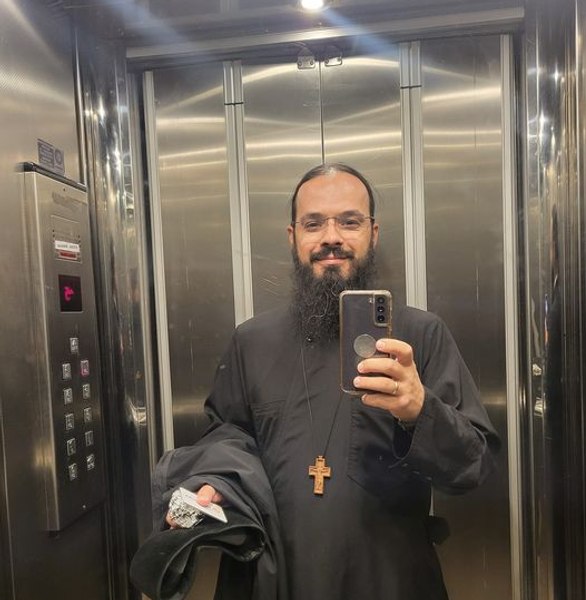 Preot constănțean despre vinul liturgic: „Este alb, acru, iar uneori se folosește chiar palincă”! Reacțiile enoriașilor