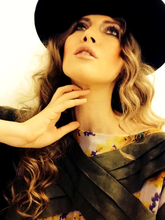 
    Iulia Albu i-a dat replica Andreei MarinSursă foto:Facebook  