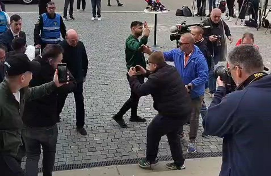 Ultimul gest făcut de Traian Băsescu pentru Mircea Lucescu, căruia i-a acordat „Steaua României”: „Respect”