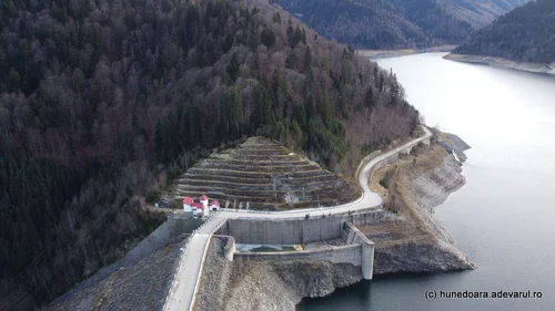 Lacul Gura Apelor , barajul și drumul spre lac Foto Daniel Guță ADEVĂRUL (45) JPG