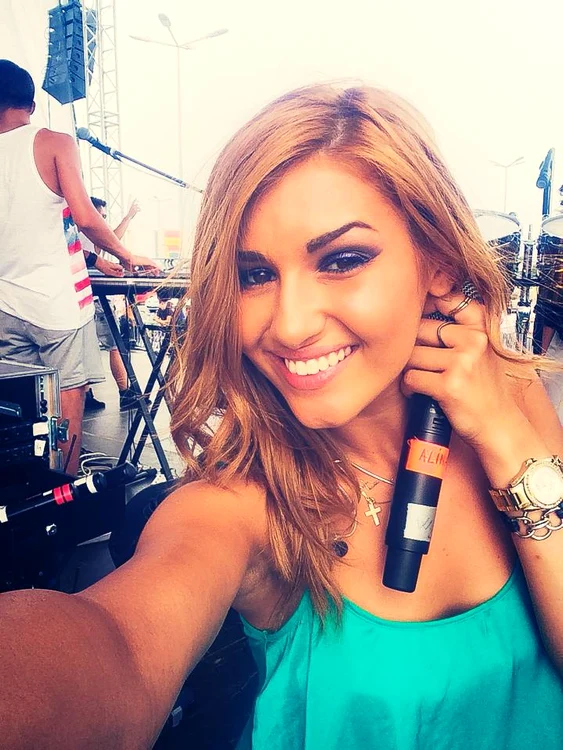 Alina Eremia, răpitoare în costum de baieFoto: Facebook