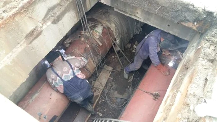 Municipiul Bacău a rămas de mai multe ori fără apă, după ce a a cedat conducta principală care aduce apa de la Valea Uzului