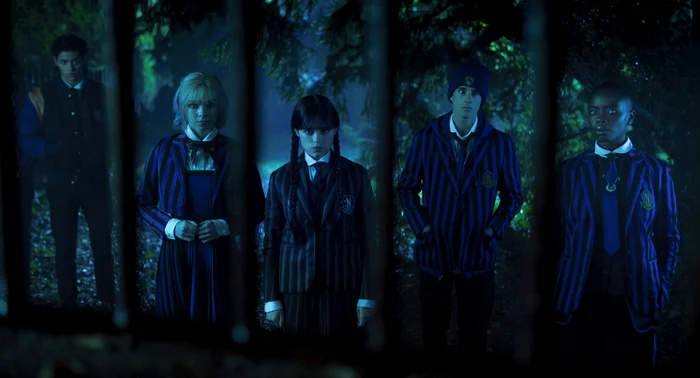 Parte din grupul proscrișilor de la Nevermore. FOTO: Netflix