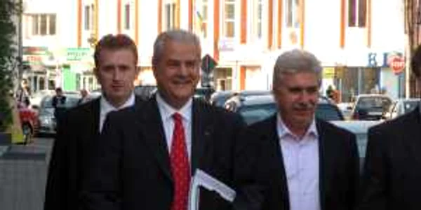 Adrian Năstase, înainte de începerea dezbaterilor de la Alba Iulia 