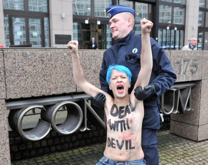 Activistă FEMEN, arestată la Bruxeeles FOTO AFP