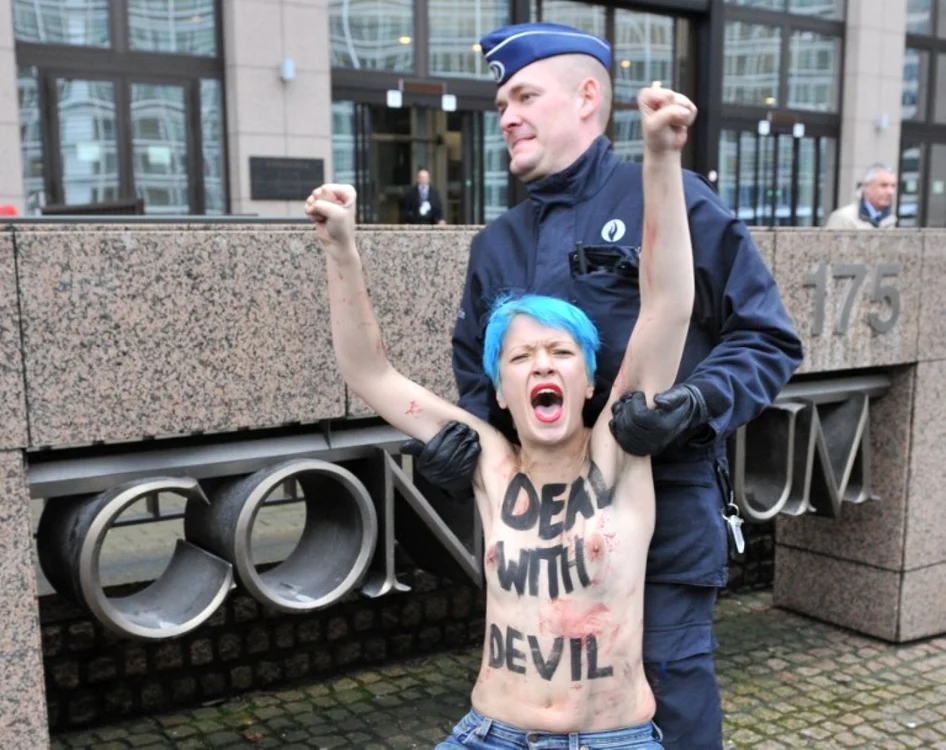 Activistă FEMEN, arestată la Bruxeeles FOTO AFP