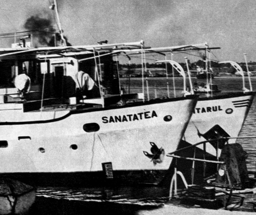„Sanitarul“ și „Sănătatea“, navele pe care erau amenajate săli de operație Colectie nessy.ro