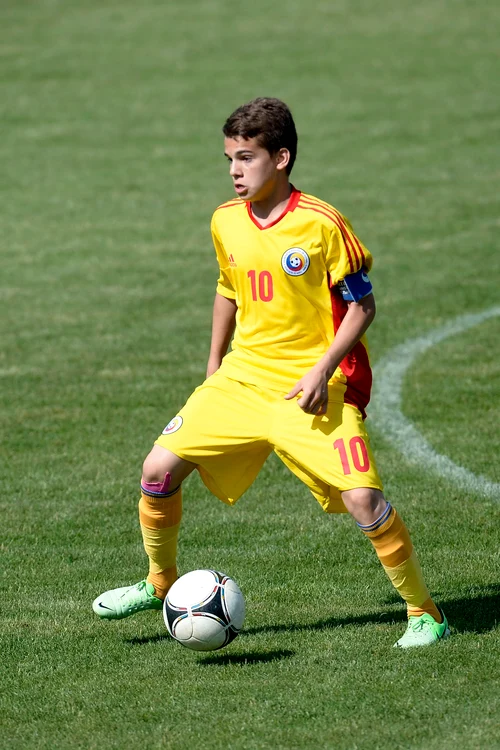 Fiul lui Gheorghe Hagi, mijlocaş la Viitorul, e vedeta echipei naţionaleFoto Click!