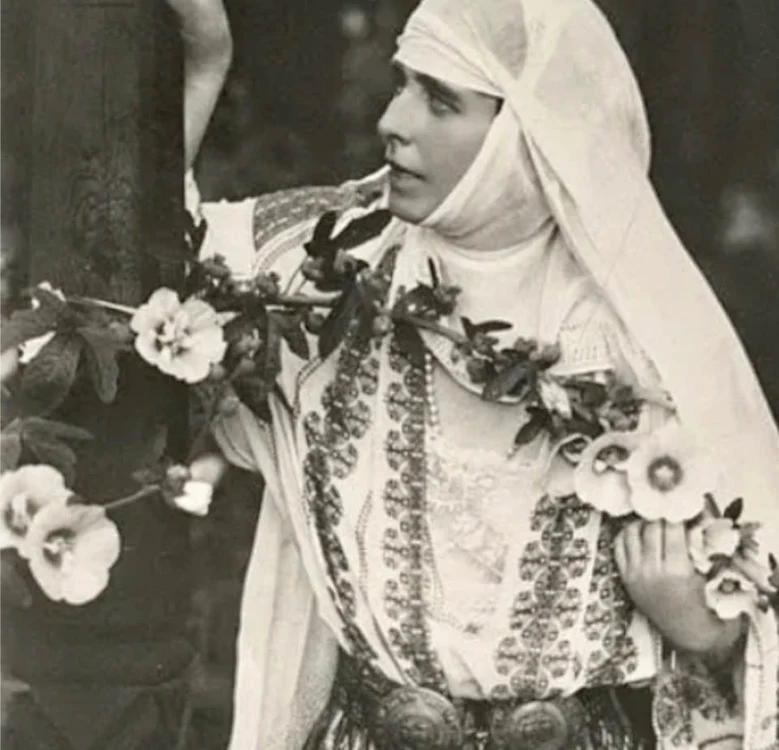 Regina Maria cu ie 2 jpg