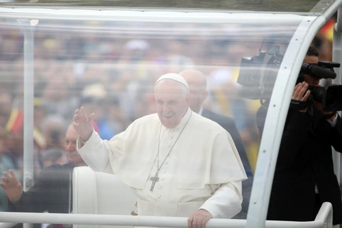 Time identification Lick Papa Francisc a citat din Eminescu în timpul discursului de la Iaşi:  „Fericirea noastră personală se realizează făcându-i fericiţi pe ceilalţi”  | adevarul.ro