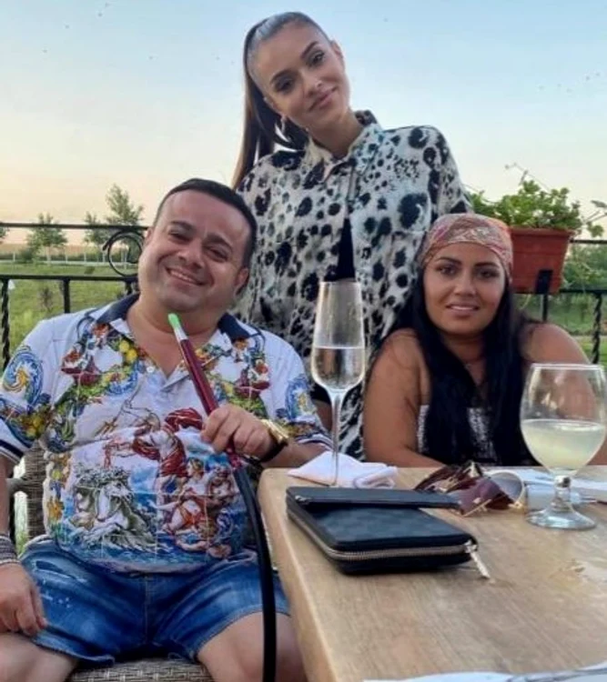 Într-un moment de relaxare, cu Karmen și cu soția Foto: Arhivă