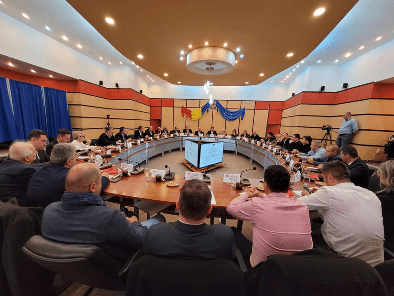 Verdict pentru bugetarii care cereau sporuri pentru risc de hemoroizi şi stat pe scaun