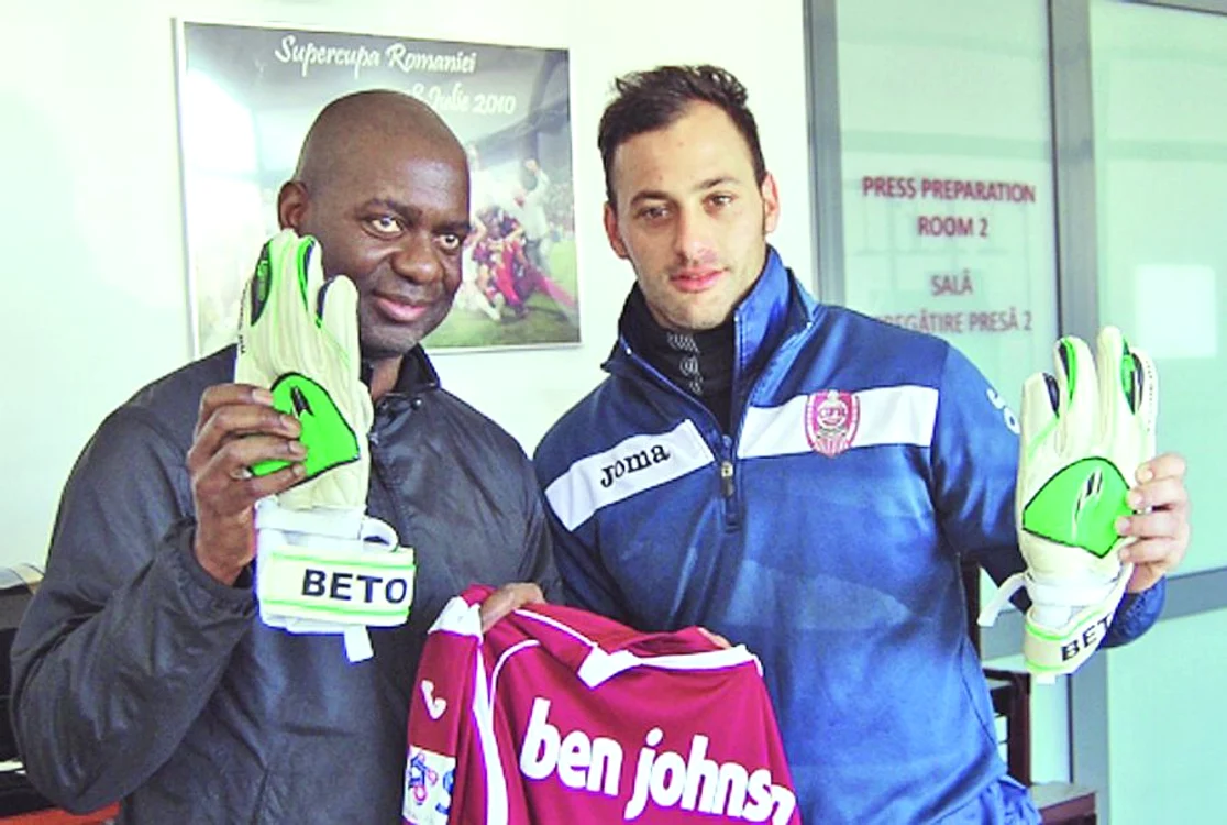 
    Fostul recordmen Ben Johnson şi-a făcut apariţia la stadionul din Gruia  