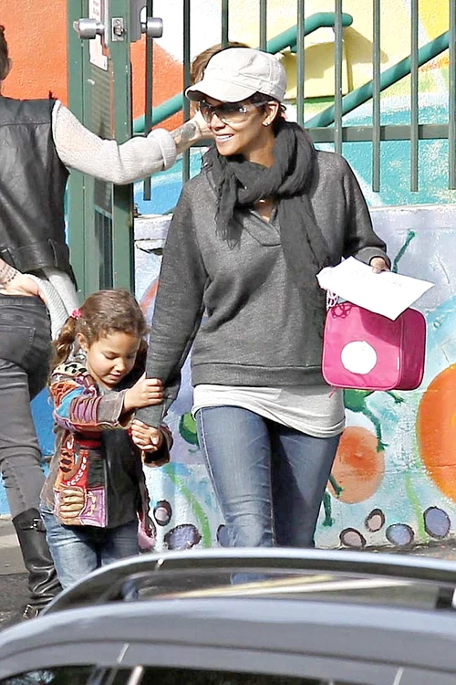 28 ianuarie: Orlando Bloom (36 de ani), la plajă cu fiul său, Flynn, de 2 ani, în Cancun (Fotografii: Guliver/splashnews)