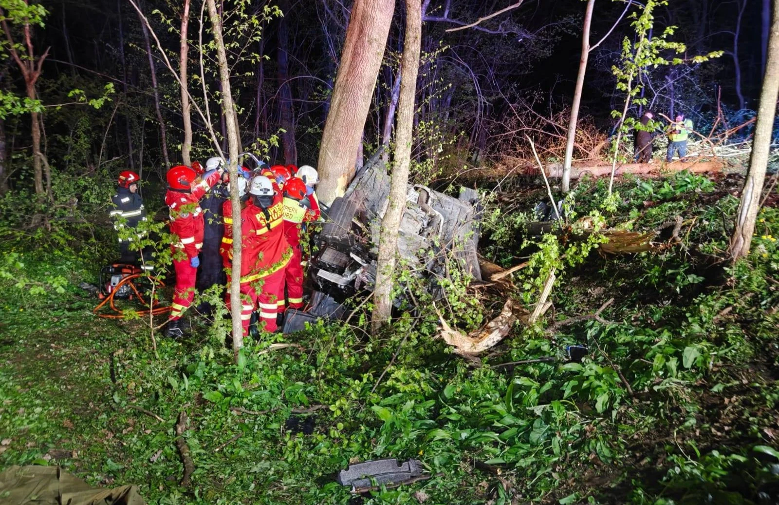 Filmul accidentului tragic din Ciolpani. Momentul în care cei doi tineri morți sunt găsiți de prietenii lor: „Mi-e rău!”