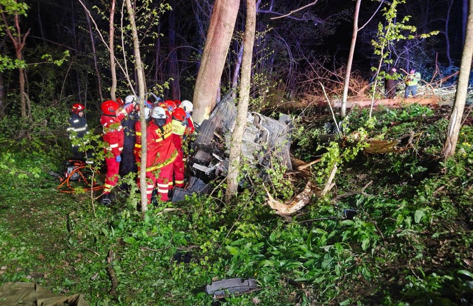 Filmul accidentului tragic din Ciolpani. Momentul în care cei doi tineri morți sunt găsiți de prietenii lor: „Mi-e rău!”