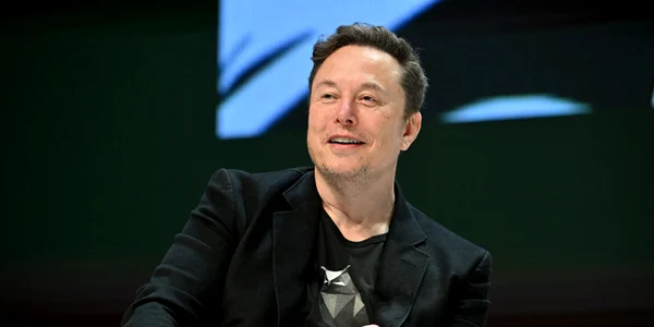 Elon Musk a comentat pe X protestele violente din Marea Britanie FOTO PROFIMEDIA