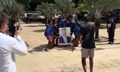 iohannis la apa jpg