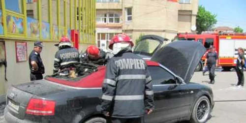 Audi S4 făcut scrum de un incendiu la Sibiu