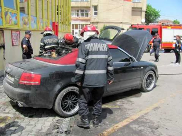 Audi S4 făcut scrum de un incendiu la Sibiu