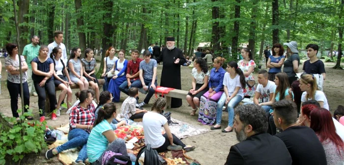 Imagine de la unul dintre cele 17 ateliere de lucru din pădurea Buciumeni FOTO ADJ