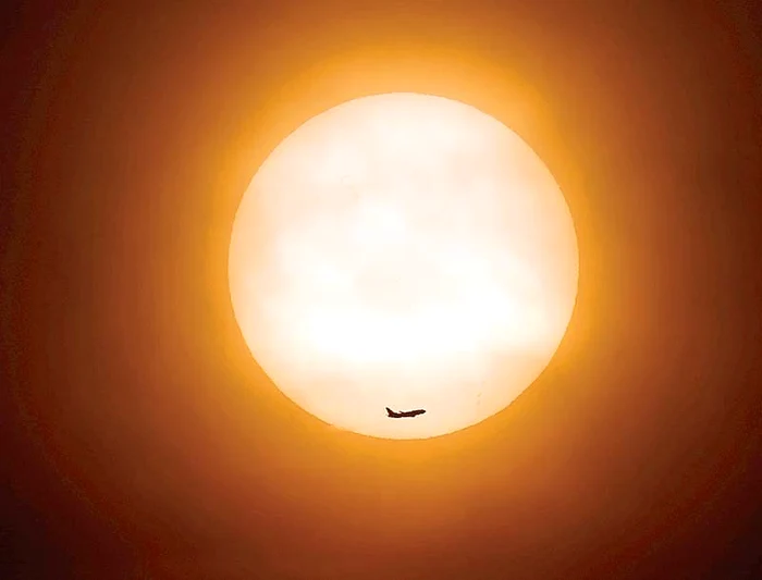 
    Au trecut şase zile de la dispariţia avionului Boeing 777 Malaysia Airlines (fotografii: reuters)  