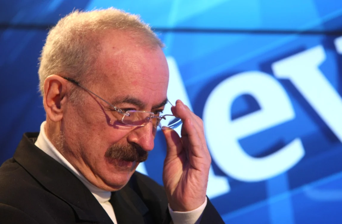 Fostul premier Radu Vasile, în studioul Adevărul, pe 17 ianuarie 2013 FOTO Marian Iliescu