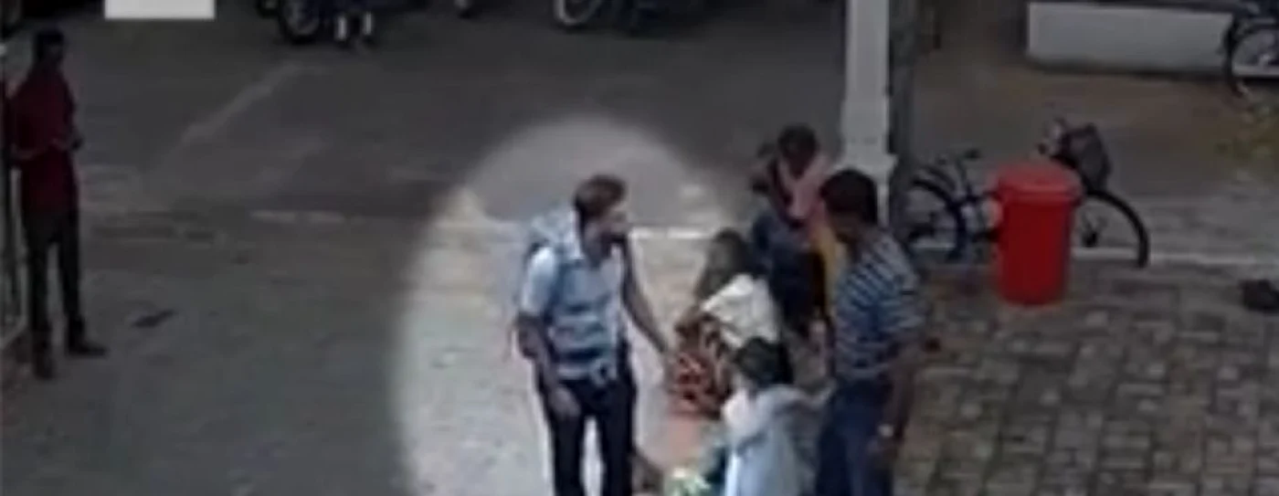 Camerele video ale unei biserci au surpins un bărbat cu un rucsac în spate, suspect că ar plasat bombe în lăcaşul de cult