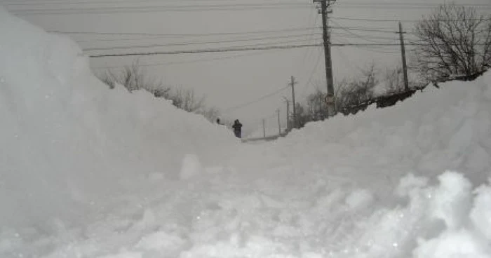 Pe perioada avertizării, autorităţile locale trebuie să asigure permanenţa în primării