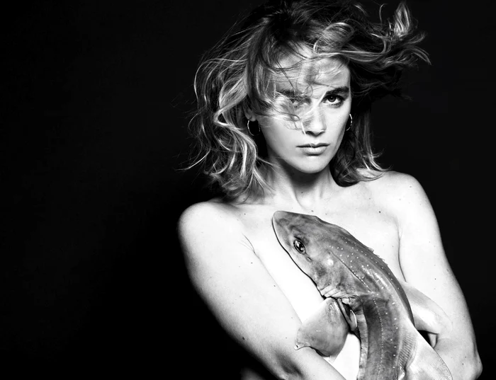 Cressida Bonas, goală în campania Fishlovefoto: Fishlove/Alan Gelati