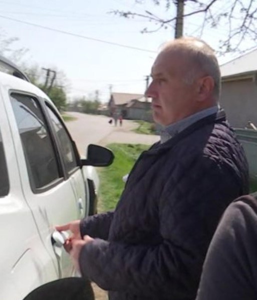 Primarul și viceprimarul unei comune, reținuți pentru infracțiuni care au dus la poluarea masivă a localității VIDEO